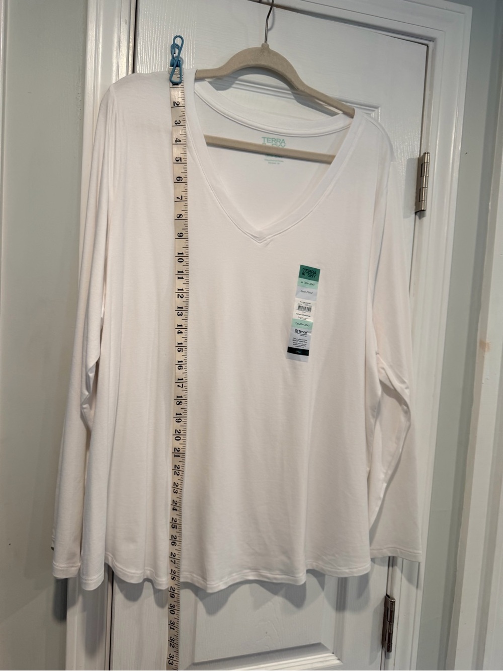 NWT Terra & Sky Size 2X White Long Sleeve V-Neck T-Shirt Tencel - Picture 4 of 10